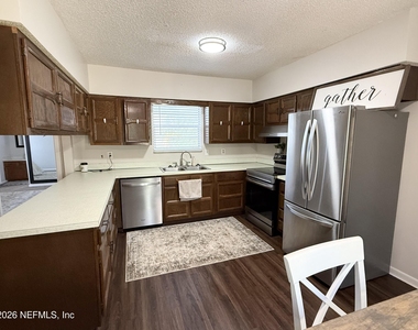 845 Sw Pecan Street - Photo Thumbnail 1