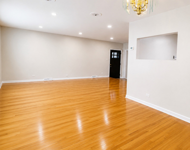 7011 N Hamlin Avenue - Photo Thumbnail 17
