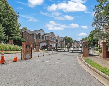 1658 Oakbrook Lake Drive - Photo Thumbnail 13
