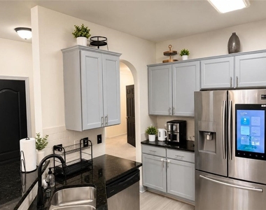 1658 Oakbrook Lake Drive - Photo Thumbnail 5