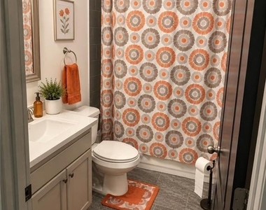 1658 Oakbrook Lake Drive - Photo Thumbnail 11