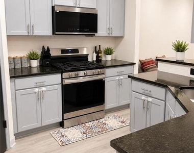 1658 Oakbrook Lake Drive - Photo Thumbnail 6