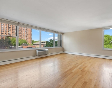 336 W Wellington Avenue - Photo Thumbnail 2