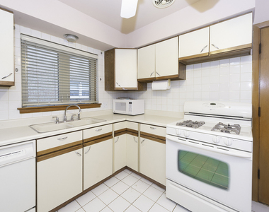 8909 N Wisner Street - Photo Thumbnail 11