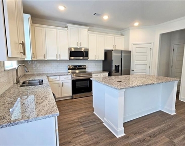 7372 Rocklin Lane - Photo Thumbnail 14
