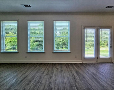 7372 Rocklin Lane - Photo Thumbnail 6