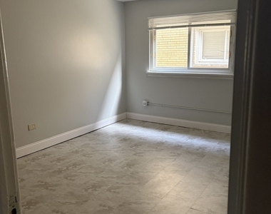 9517 Mansfield Avenue - Photo Thumbnail 5