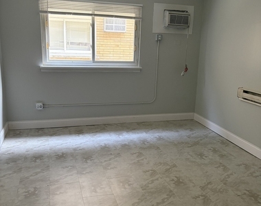 9517 Mansfield Avenue - Photo Thumbnail 4