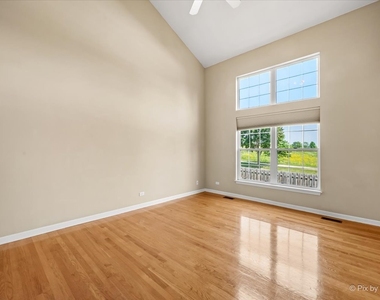 1058 E Danbury Drive - Photo Thumbnail 8