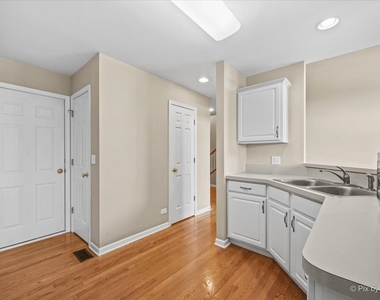 1058 E Danbury Drive - Photo Thumbnail 14