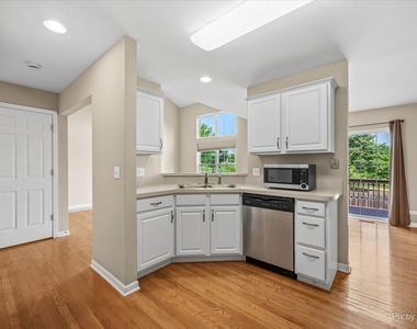 1058 E Danbury Drive - Photo Thumbnail 13