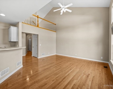 1058 E Danbury Drive - Photo Thumbnail 9