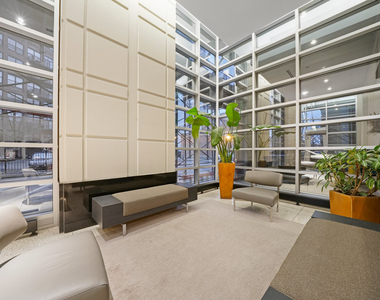 700 N Larrabee Street - Photo Thumbnail 12