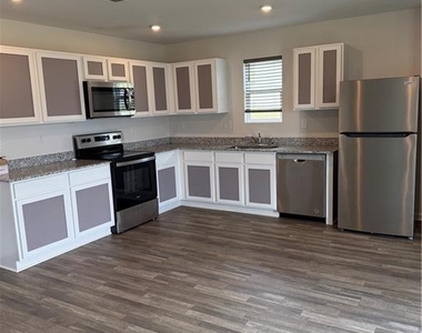 128 Oxford Lane - Photo Thumbnail 2