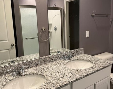 128 Oxford Lane - Photo Thumbnail 5