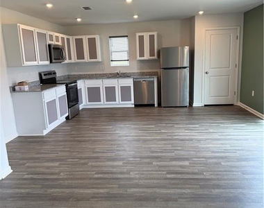 128 Oxford Lane - Photo Thumbnail 1
