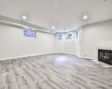 3230 N Seminary Avenue - Photo Thumbnail 10