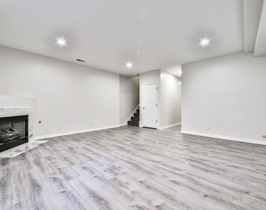 3230 N Seminary Avenue - Photo Thumbnail 12