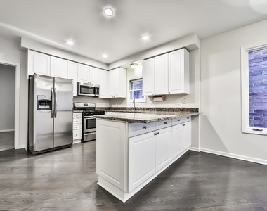 3230 N Seminary Avenue - Photo Thumbnail 2