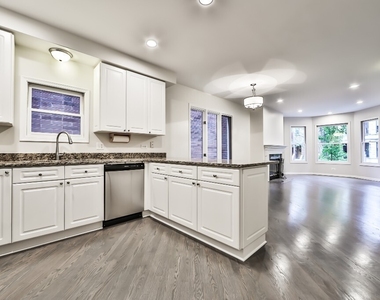 3230 N Seminary Avenue - Photo Thumbnail 1