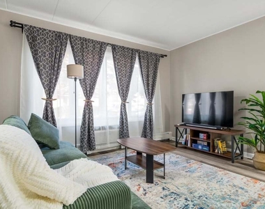 816 W Saint James Street - Photo Thumbnail 7