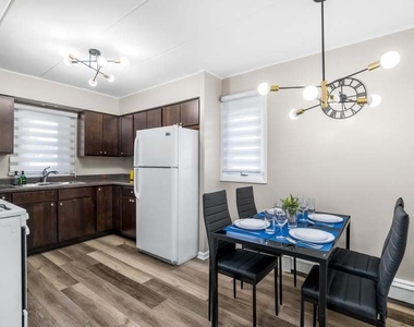 816 W Saint James Street - Photo Thumbnail 9