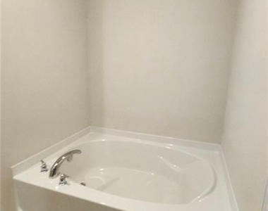 655 Mackenzie Cove - Photo Thumbnail 9