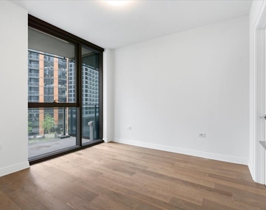 211 N Harbor Drive - Photo Thumbnail 9