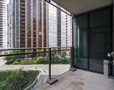 211 N Harbor Drive - Photo Thumbnail 15