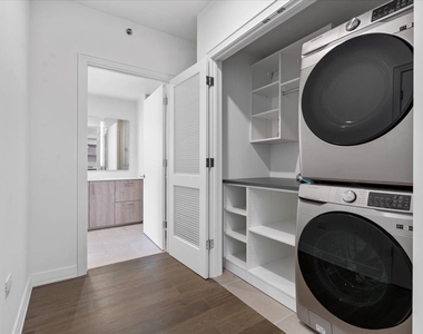 211 N Harbor Drive - Photo Thumbnail 14