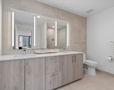 211 N Harbor Drive - Photo Thumbnail 11