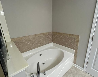 821 Tulip Poplar Way - Photo Thumbnail 19