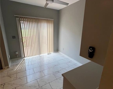 821 Tulip Poplar Way - Photo Thumbnail 9