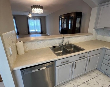 821 Tulip Poplar Way - Photo Thumbnail 5