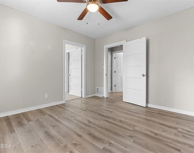 2164 Monroe Avenue - Photo Thumbnail 13