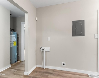 2164 Monroe Avenue - Photo Thumbnail 15