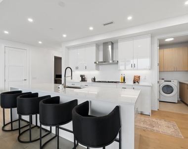 2425 Peachtree Road Ne - Photo Thumbnail 4