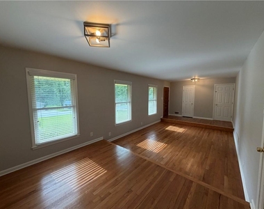 412 Fielding Lane - Photo Thumbnail 7