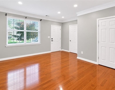 559 Windstone Trail - Photo Thumbnail 1