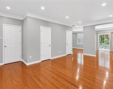 559 Windstone Trail - Photo Thumbnail 6