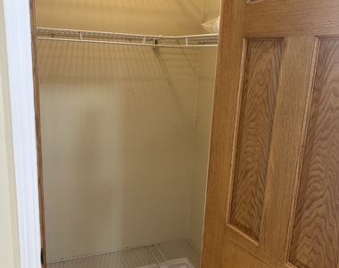 6620 W Devon Avenue - Photo Thumbnail 7