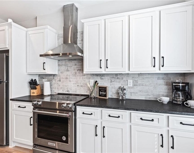 585 King Arnold Street - Photo Thumbnail 11