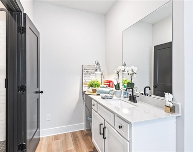 585 King Arnold Street - Photo Thumbnail 6