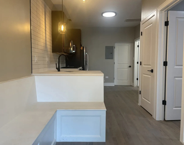 1157 W Webster Avenue - Photo Thumbnail 5