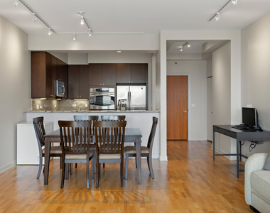 1211 S Prairie Avenue - Photo Thumbnail 6