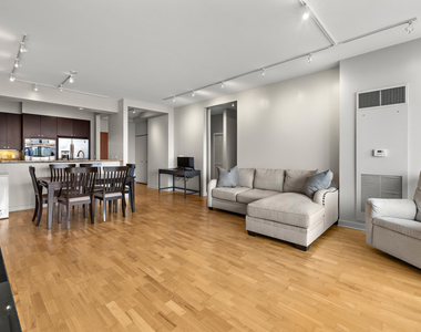 1211 S Prairie Avenue - Photo Thumbnail 1