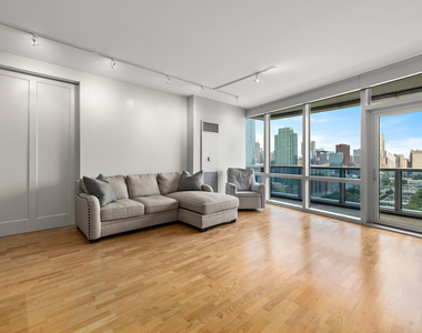1211 S Prairie Avenue - Photo Thumbnail 13