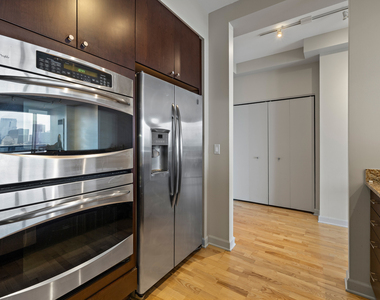 1211 S Prairie Avenue - Photo Thumbnail 9