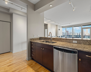 1211 S Prairie Avenue - Photo Thumbnail 8