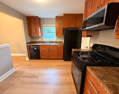 82 Holmes Way - Photo Thumbnail 3